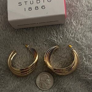 Avon Gold Tone Earrings